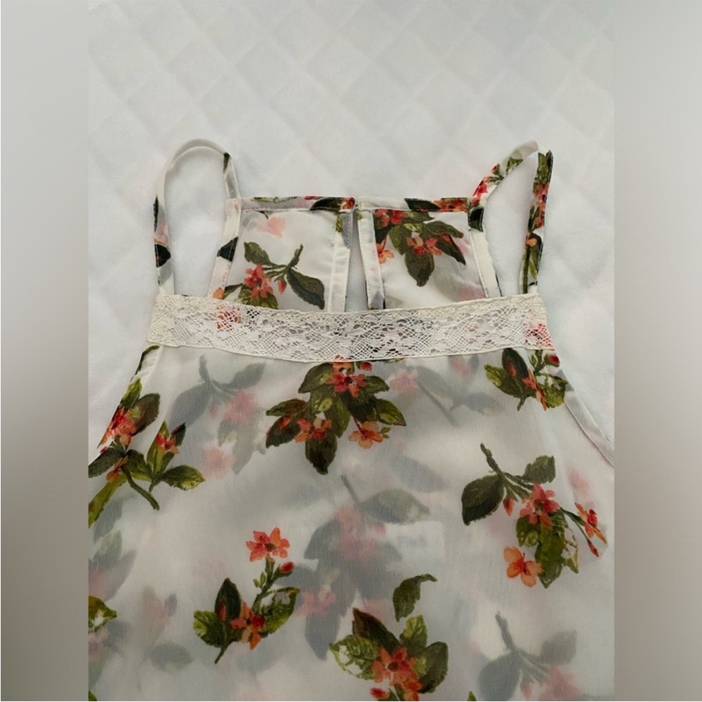 Flower Summer top white and red - Picture 6 of 16